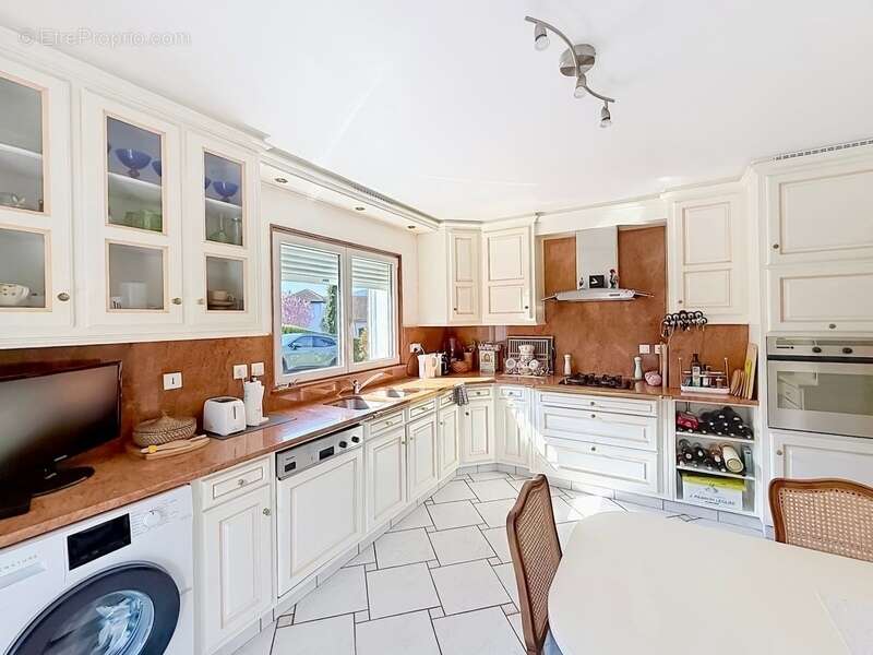 Maison à VETRAZ-MONTHOUX