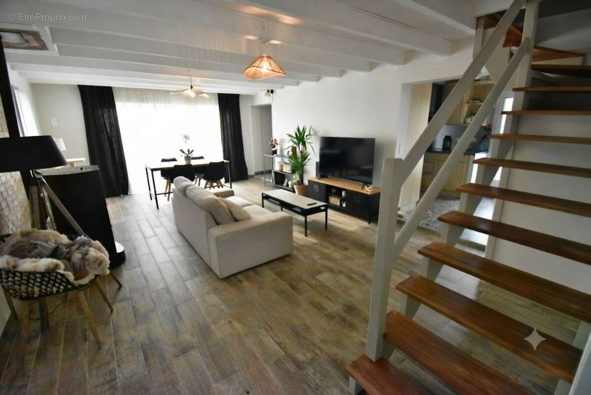 Maison à vendre 4 pièces  (16) FLEAC  3 chambres, garage, véranda et terrain - photo 5