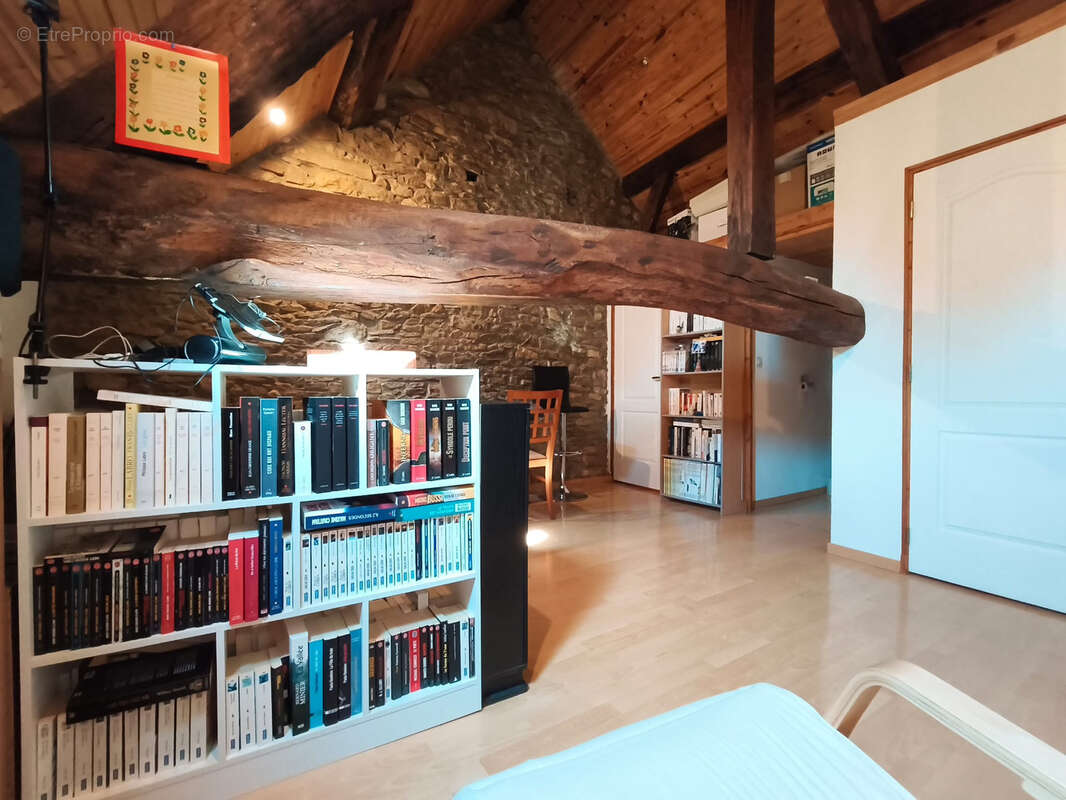 Maison à SERRIERES-DE-BRIORD