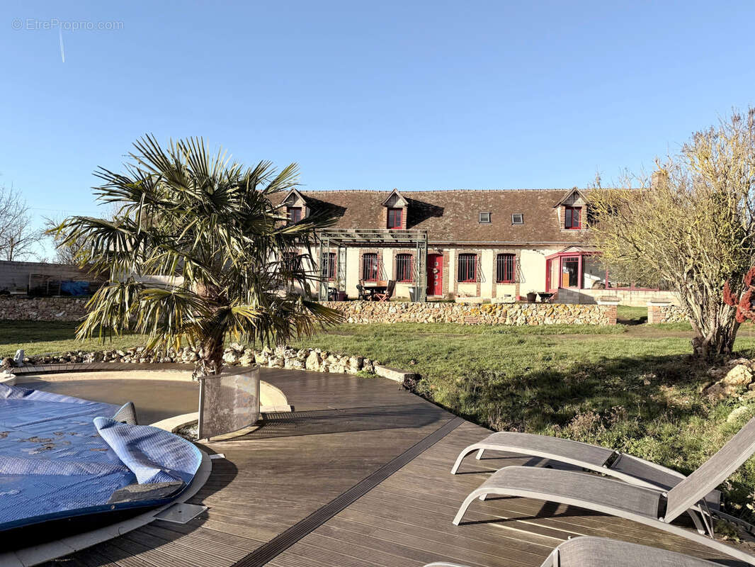 Maison à HOUDAN
