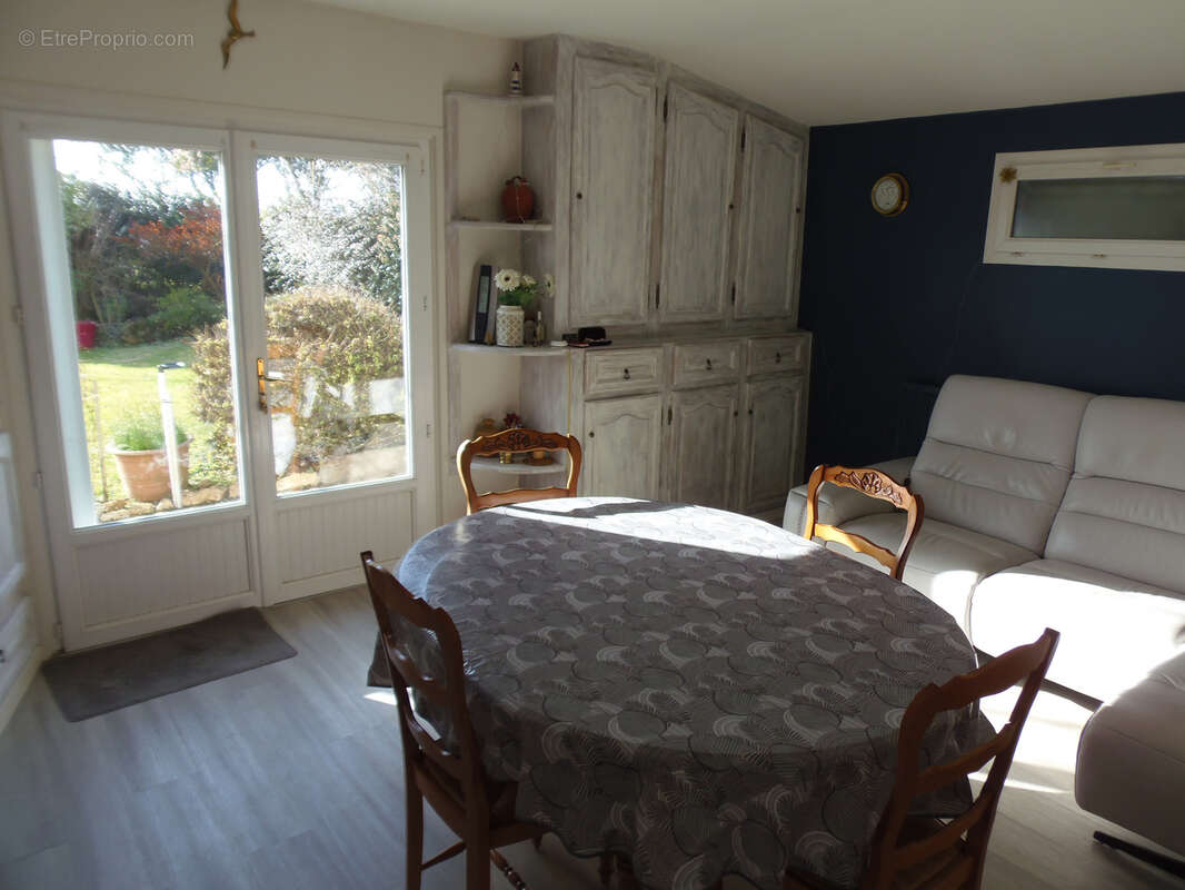 Maison à CHENAC-SAINT-SEURIN-D'UZET