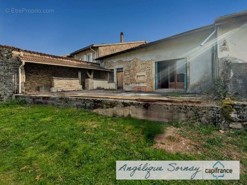 Maison à SAINT-JULIEN