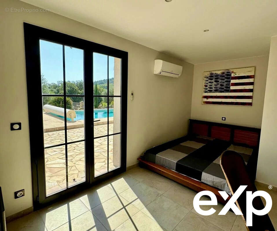 Maison à PLAN-DE-LA-TOUR