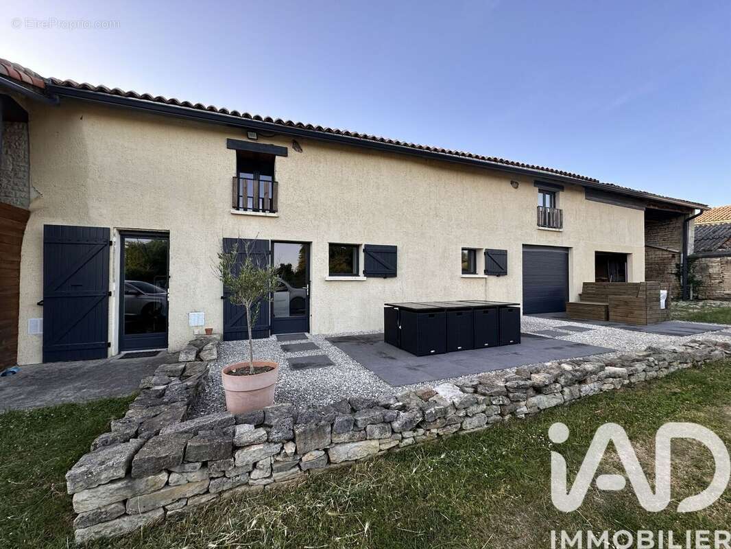 Photo 2 - Maison à CHEF-BOUTONNE