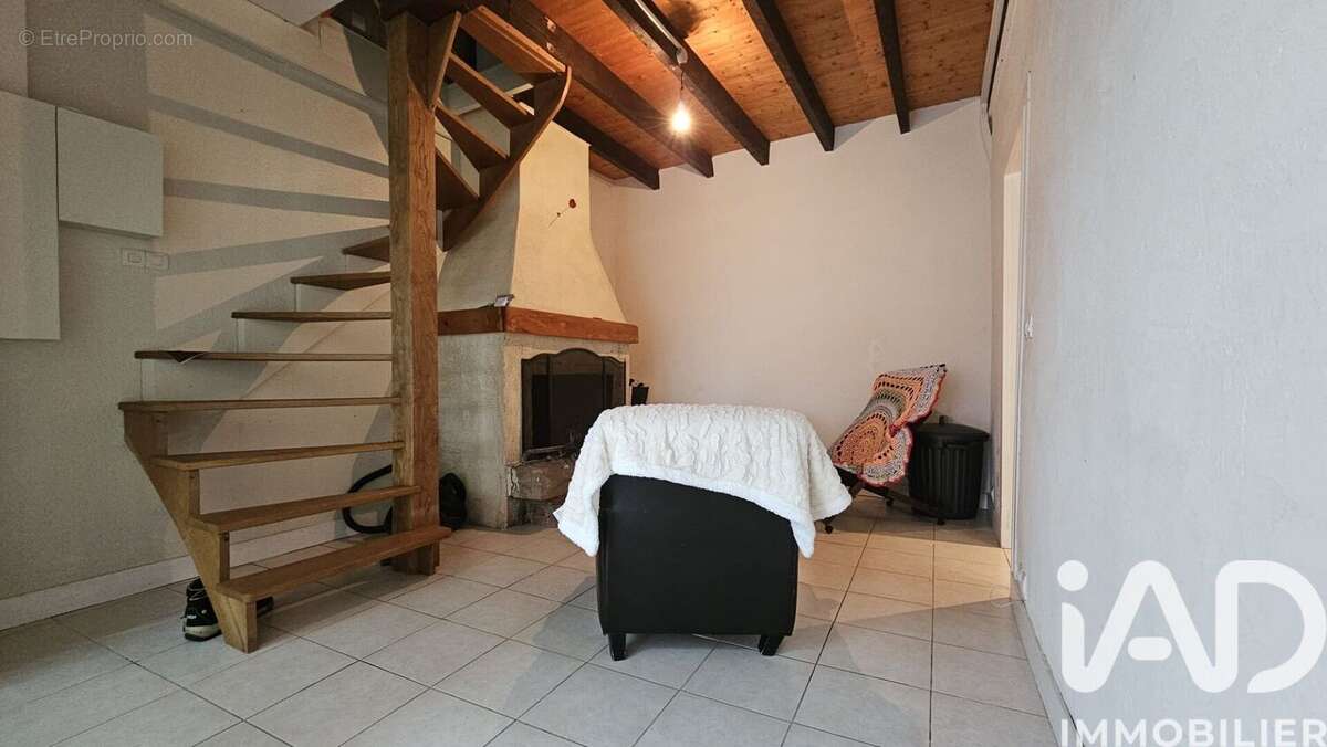 Maison 74 m² à Saint-Denis-Le-Ferment  - photo 5