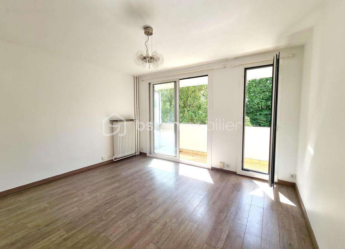 Appartement à SAINT-MARTIN-D'HERES