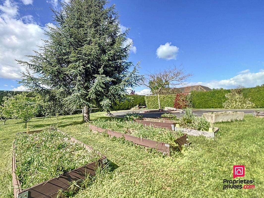 Maison à SAINT-COSME-EN-VAIRAIS