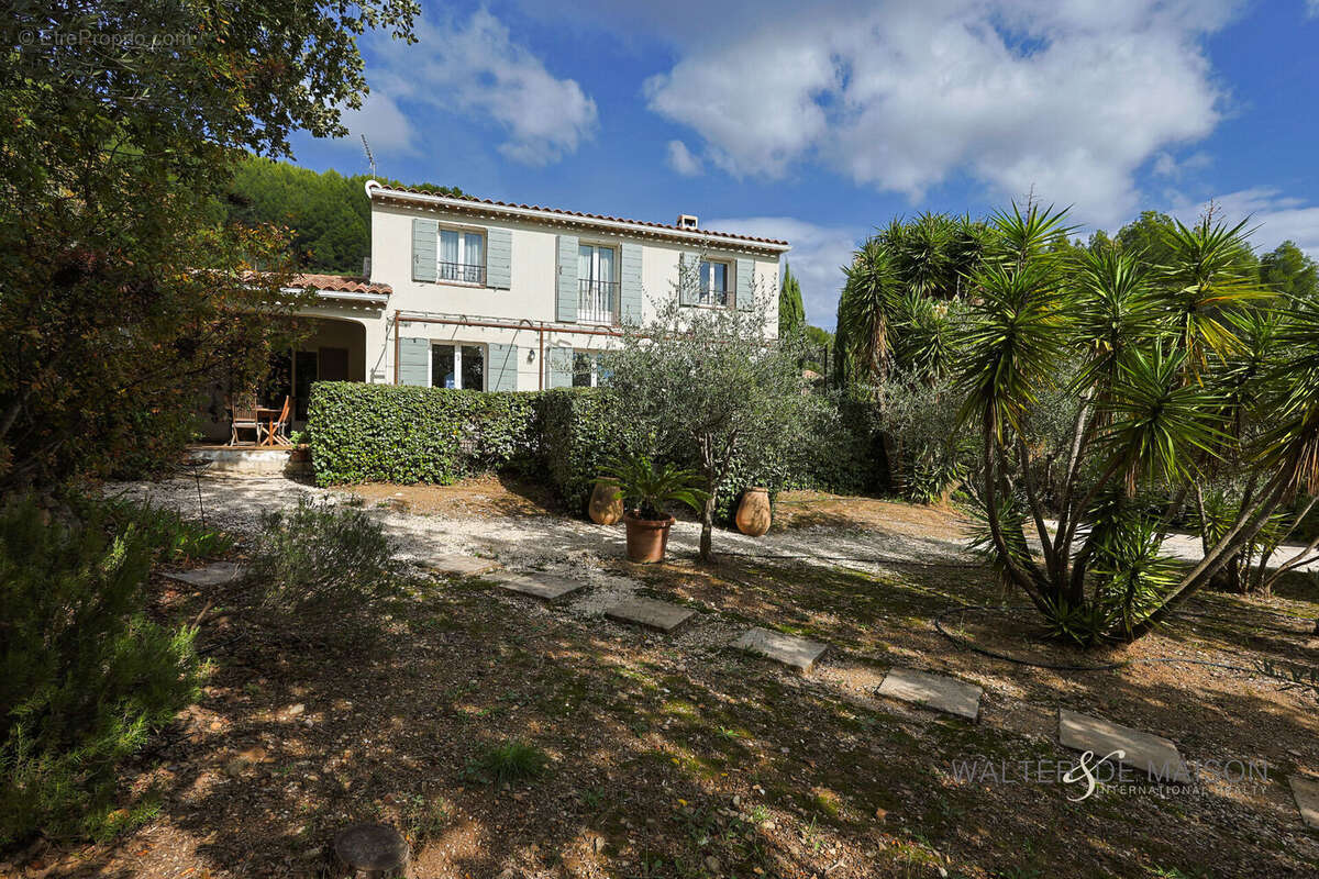 Maison à LE REVEST-LES-EAUX