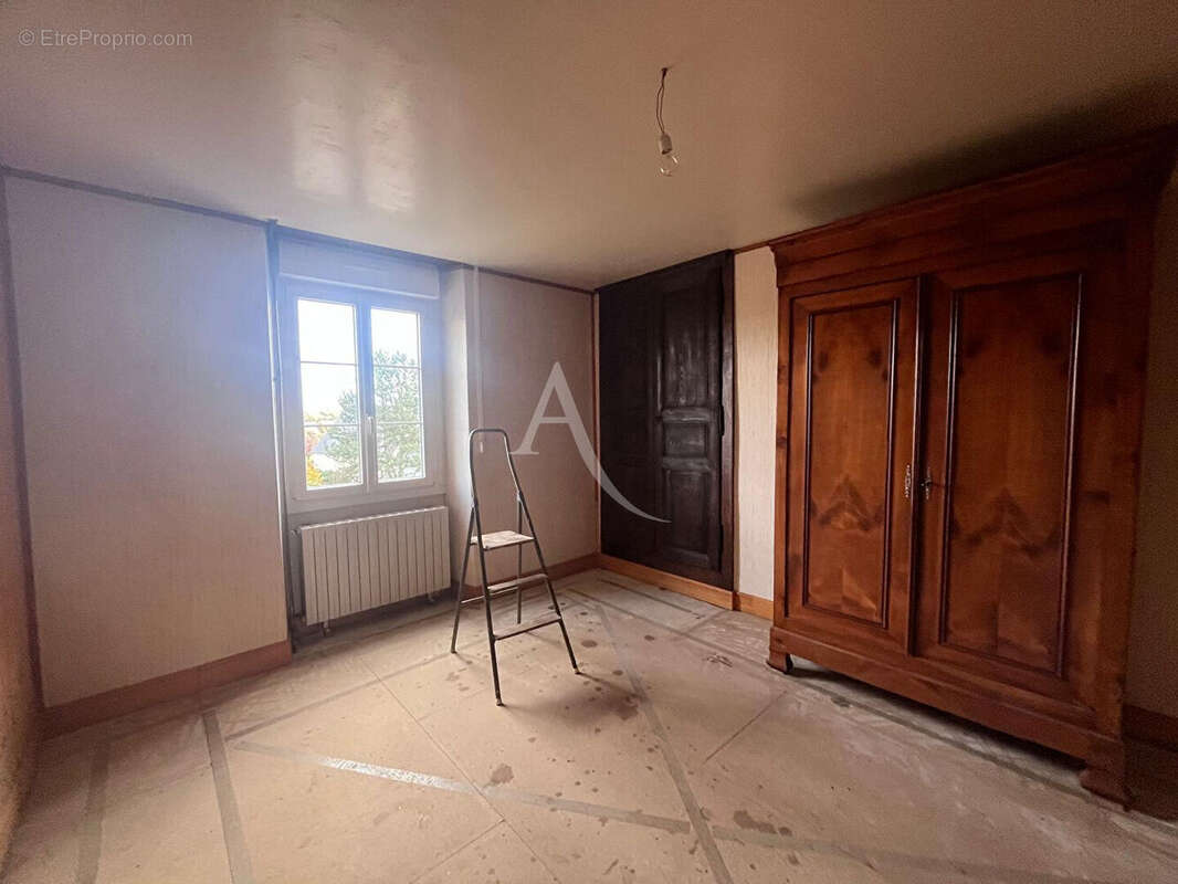 Maison à LE GENEST-SAINT-ISLE