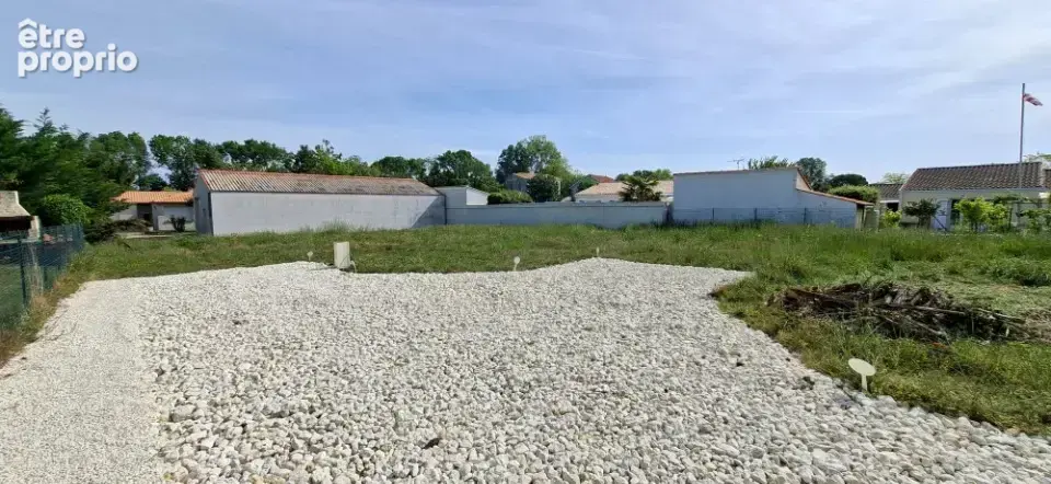 Terrain à LE CHAY