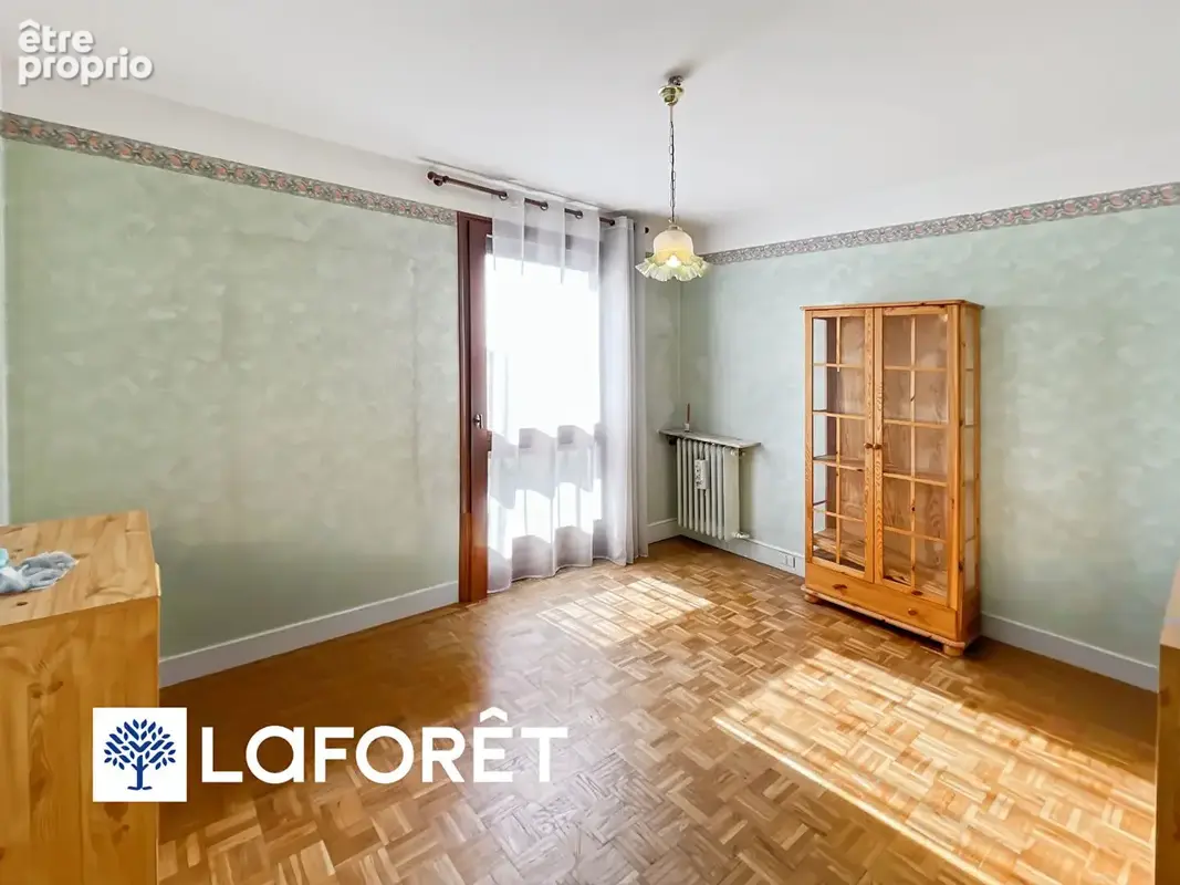 VENTE : " Résidence de l'Etang " appartement T5 (89,90 m²) à SAINTE GENEVIEVE DES BOIS - photo 4