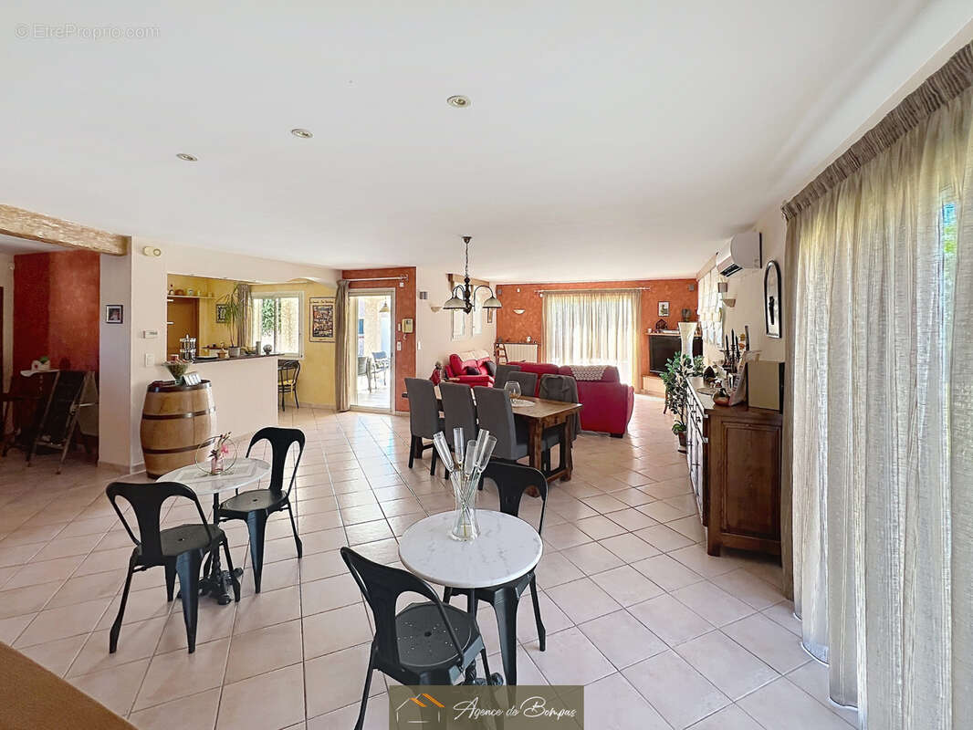- villa 4 faces 148 m2 hbts  sur 1000 m2 de terrain -t2 independants 21 m2 - 2 garages 36 et 26 m2 - photo 15