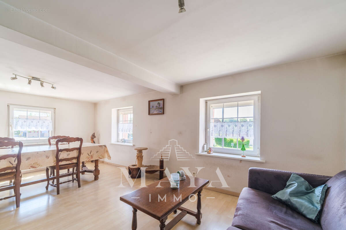 HENFLINGEN (ILLTAL), Maison de 138m2 avec une terrasse et un espace vert. - photo 2