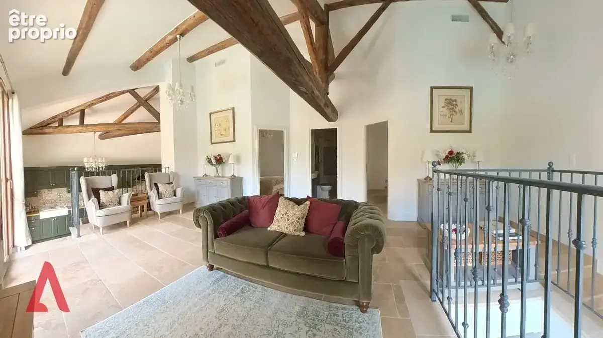Exceptionnelle grange rénovée de trois chambres avec piscine privée - photo 3