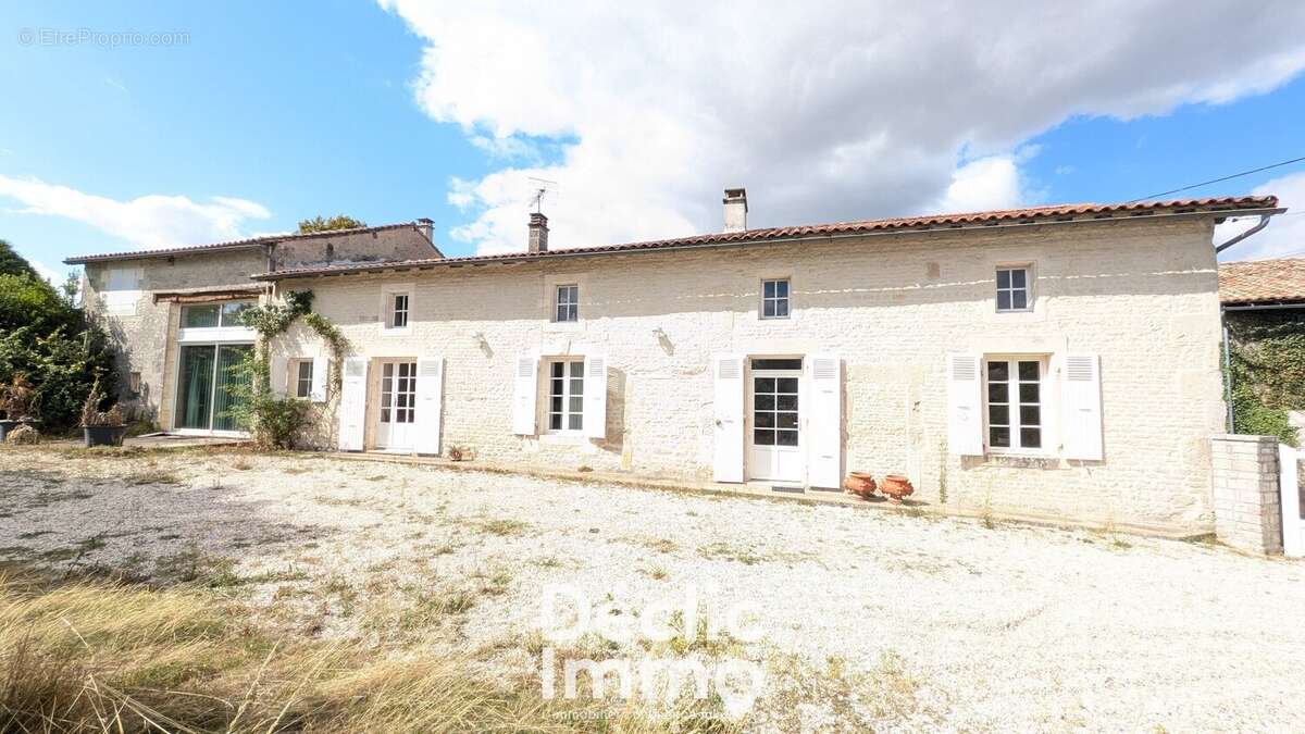 Maison à THEIL-RABIER