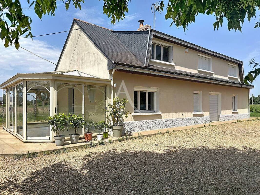 Maison à LONGUE-JUMELLES