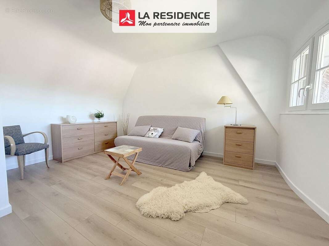 Maison à LE MESNIL-SAINT-DENIS