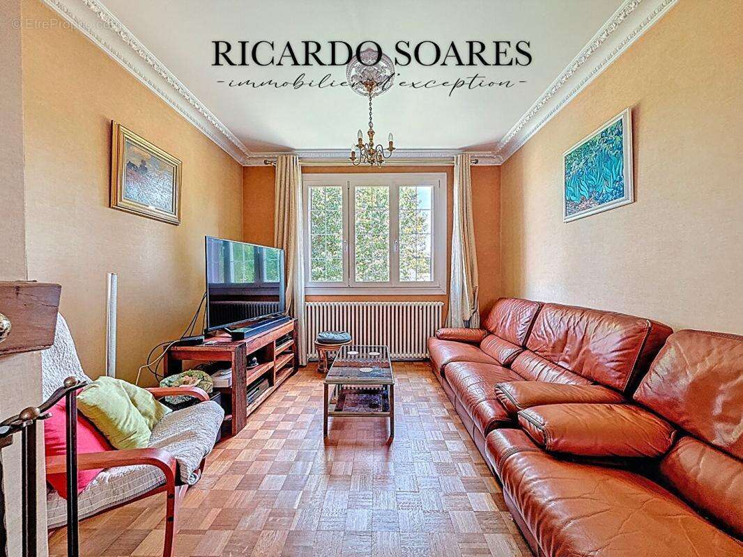 Maison à LE THILLAY