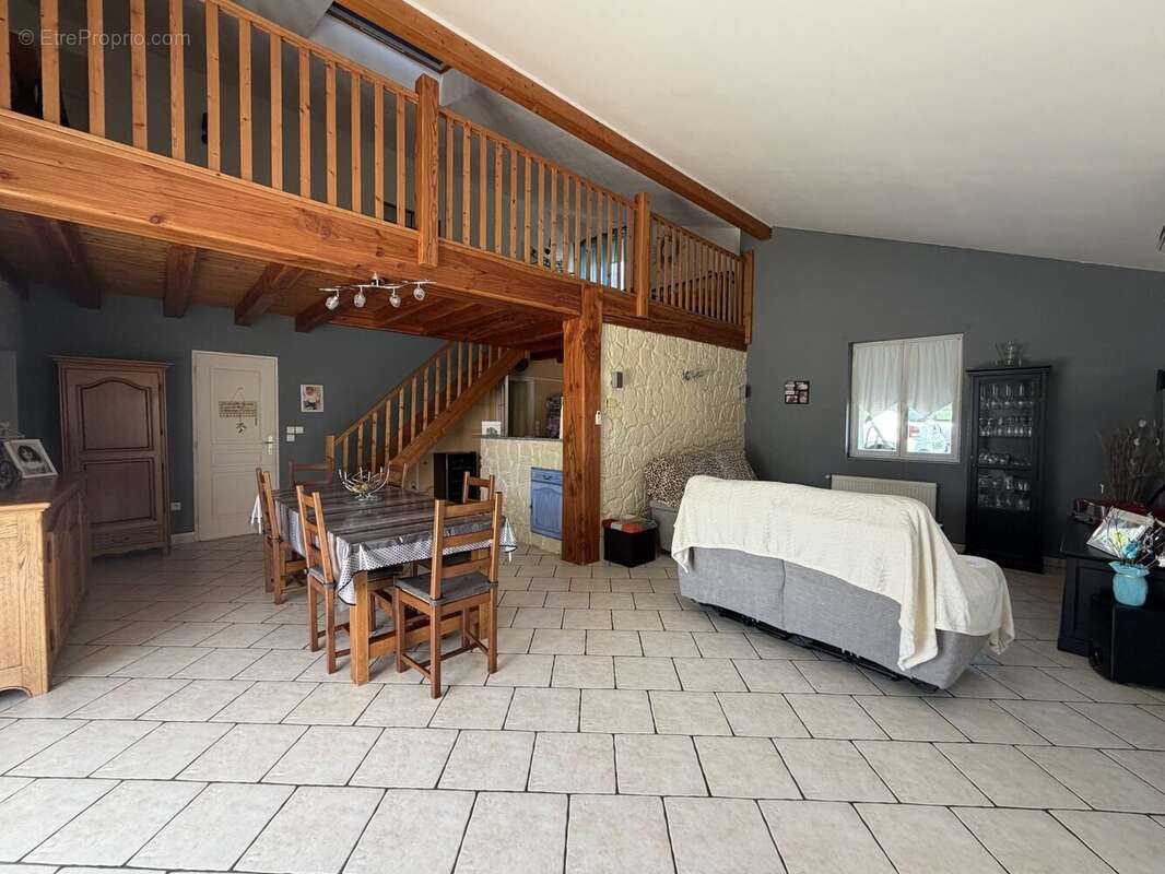 Maison à CHAMPAGNE-VIGNY