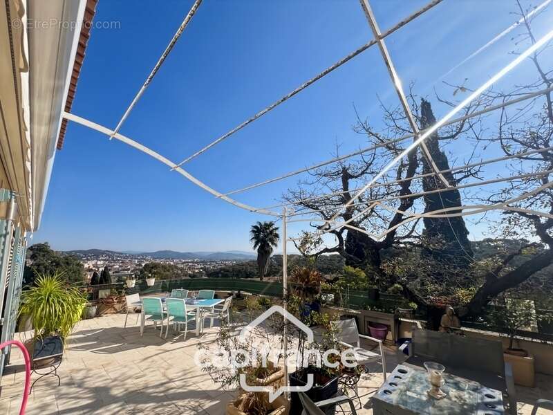 Appartement à HYERES