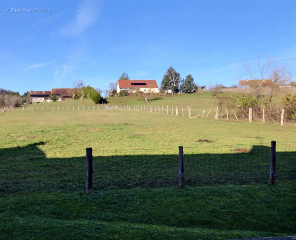 Maison à SAINT-CLEMENT-SUR-GUYE