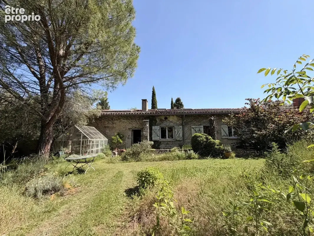 Ferme et dependances sur 5000 m² de jardin - photo 19
