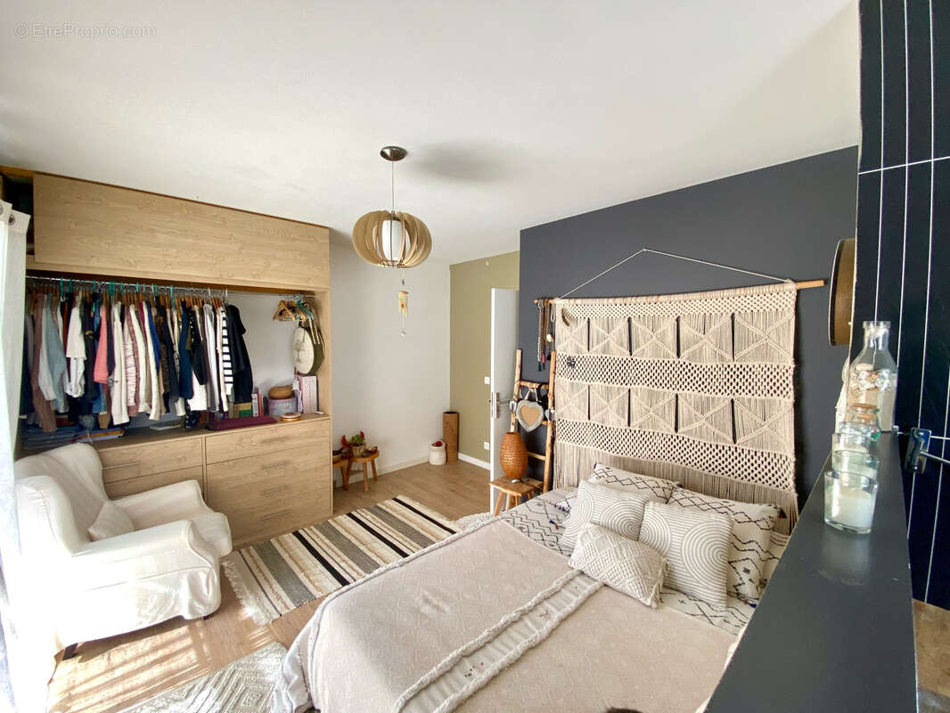 Maison à PUJOLS-SUR-CIRON