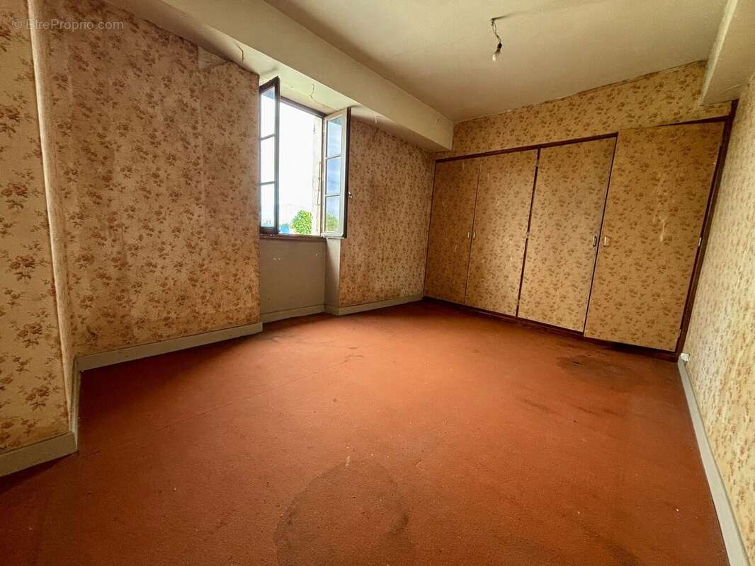 Maison 102 m² à Chatuzange-Le-Goubet  - photo 8