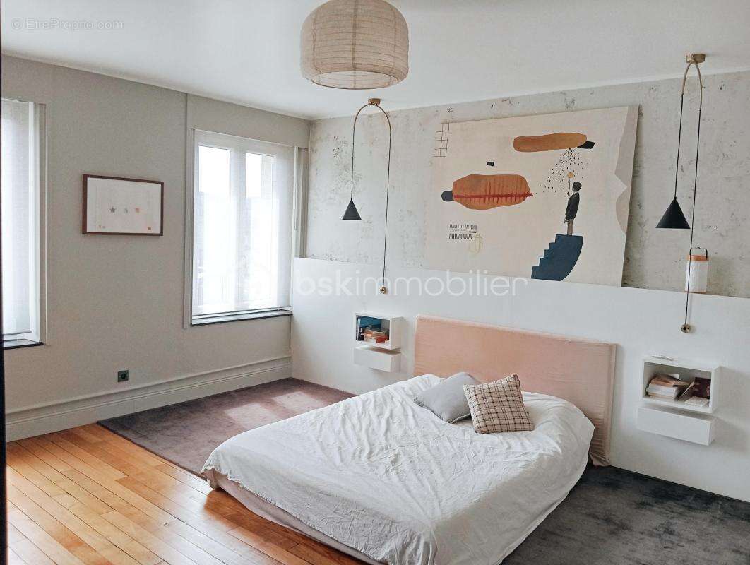 Maison de caractère rénovée - 173 m² - Flize - photo 3
