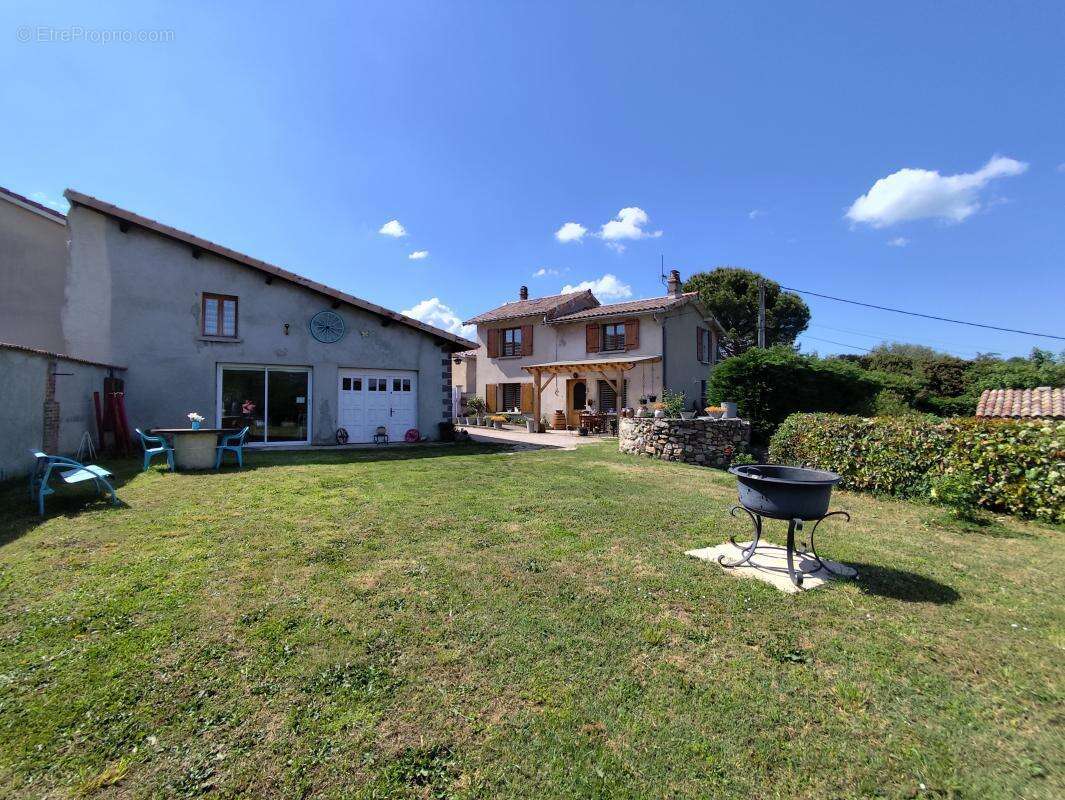 Maison à LAVEYRON