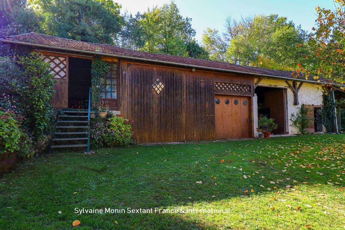 Maison à SAINT-MEDARD-D&#039;EXCIDEUIL