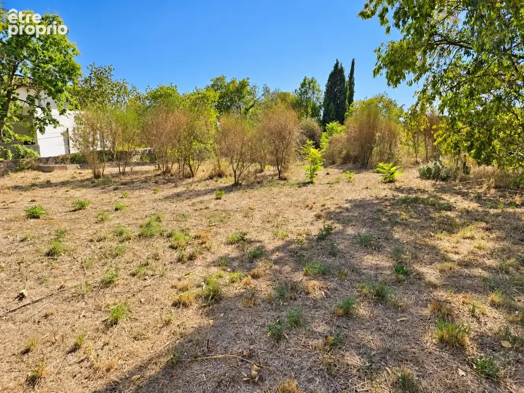 Photo Terrain à Villeneuve-Les-Avignon au prix de 352 610€