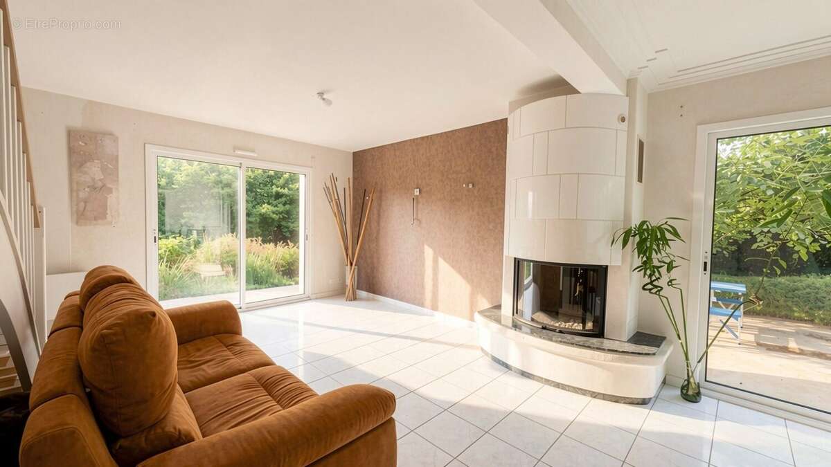 Maison 125 m² à Bourg-Des-Comptes  - photo 5