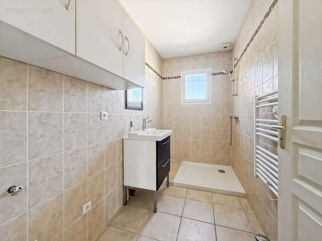 Maison de plain-pied avec grand terrain arboré dans un secteur recherché de Saint-Bernard - photo 11