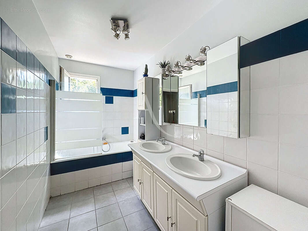 Maison coup de coeur à Mareuil-lès-Meaux - 6 chambres - 240 m2 - jardin de 836 m2 - garage double et nombreux stationnements - photo 13