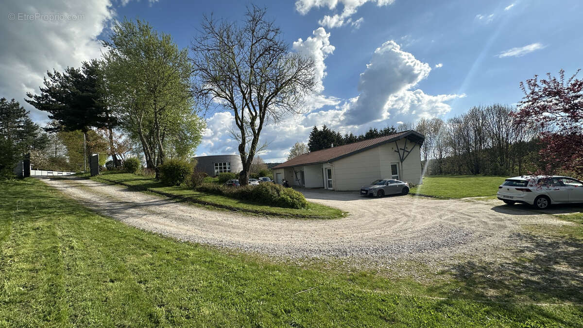 Commerce à SAINT-JUST-MALMONT