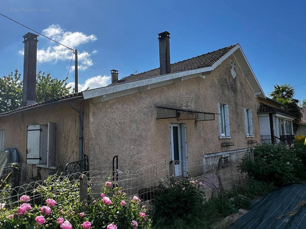 Maison à NOTRE-DAME-DE-SANILHAC