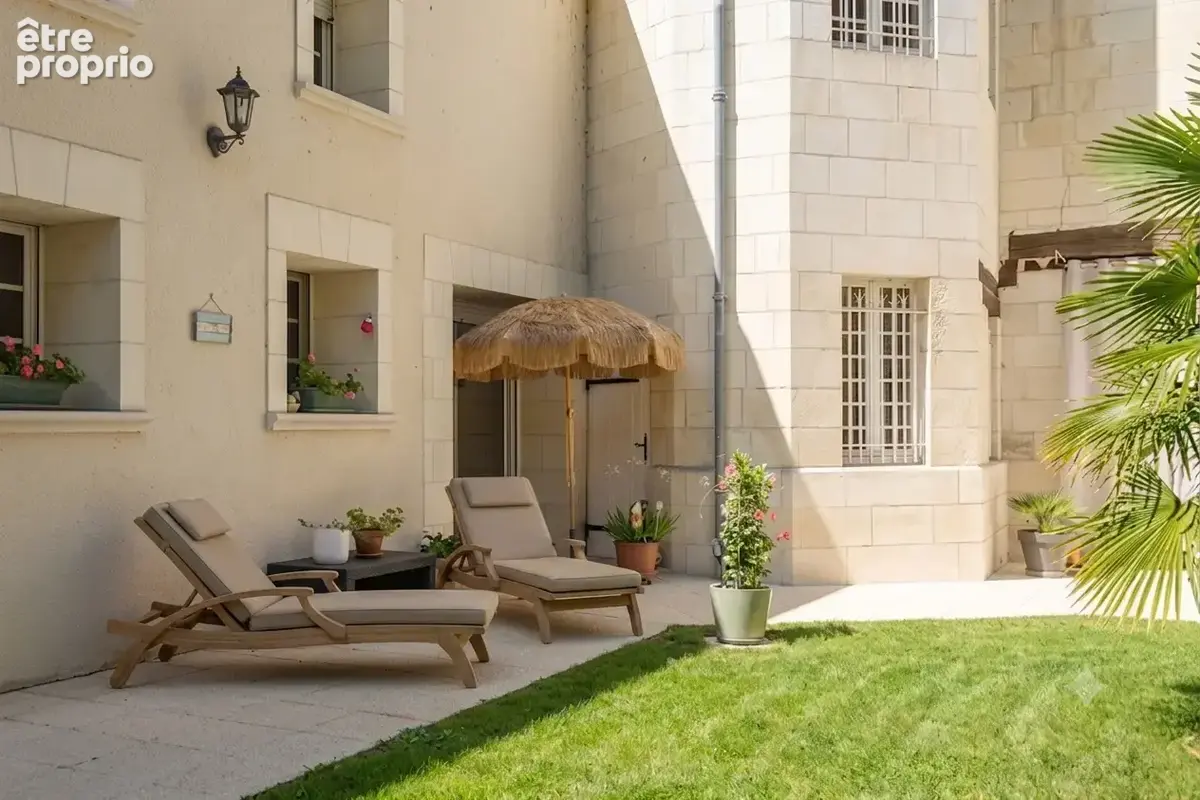 Châtellerault   demeure de caractère avec jardin clos et dépendances - photo 1