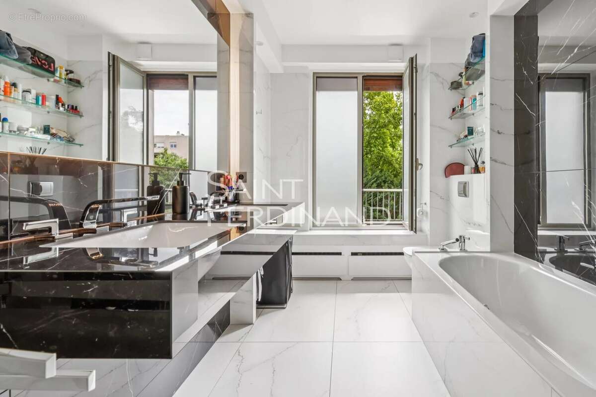 Appartement à NEUILLY-SUR-SEINE