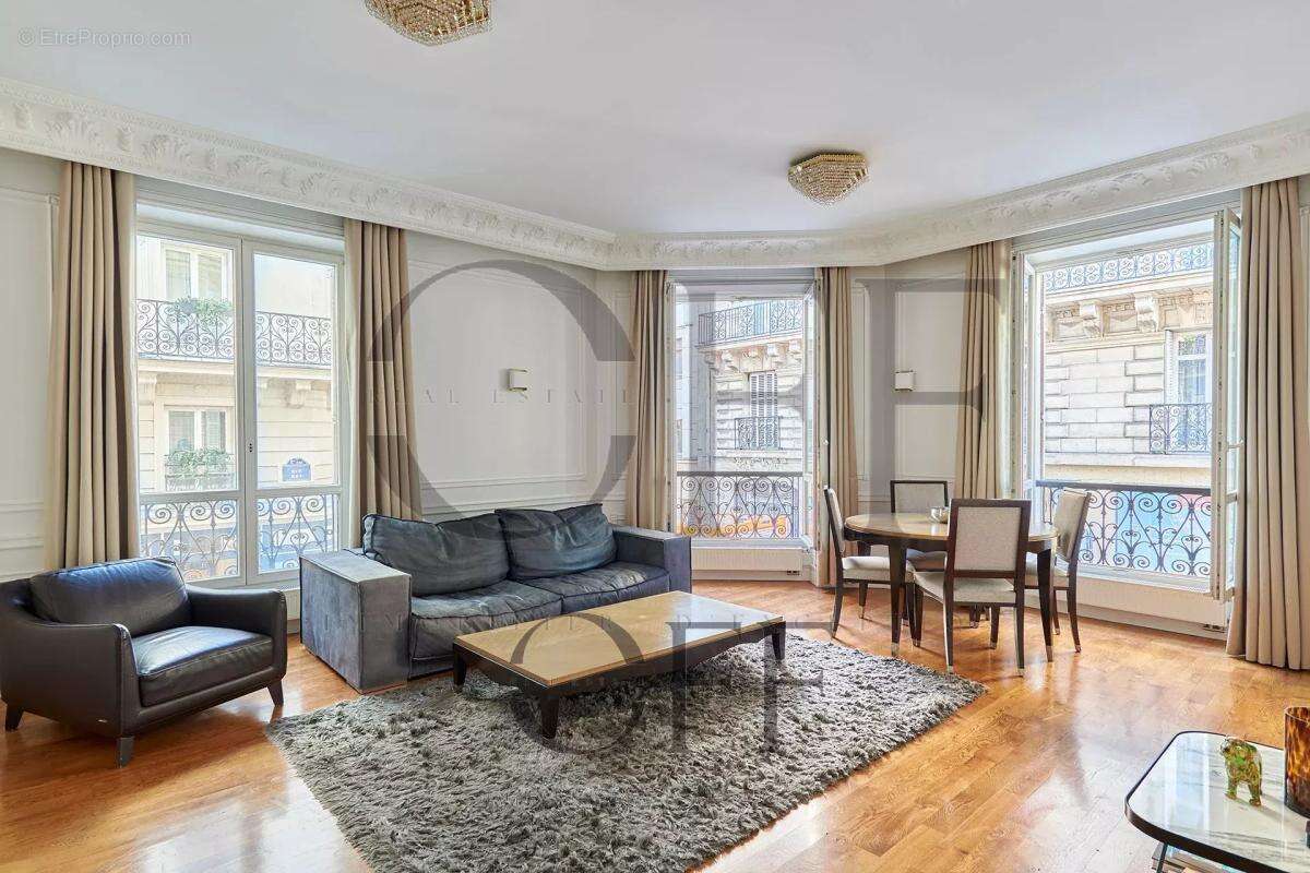 Appartement à PARIS-8E