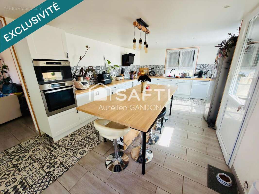 Maison 234 m² à Cezy  - photo 4