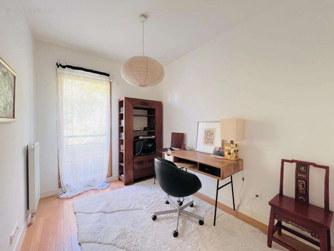 Appartement à MARNES-LA-COQUETTE