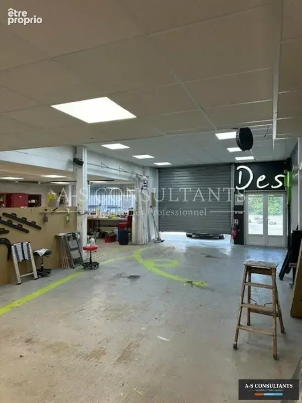 Entrepot avec bureaux à vendre - photo 3