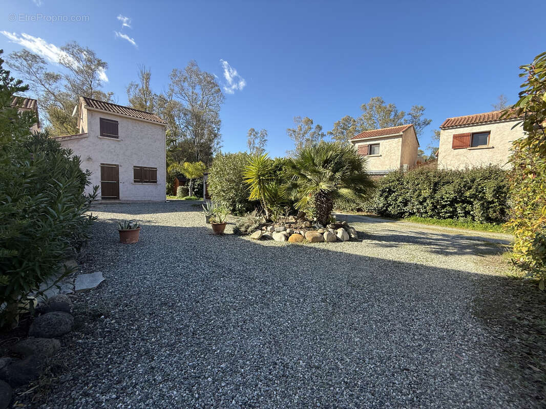 Maison à LINGUIZZETTA