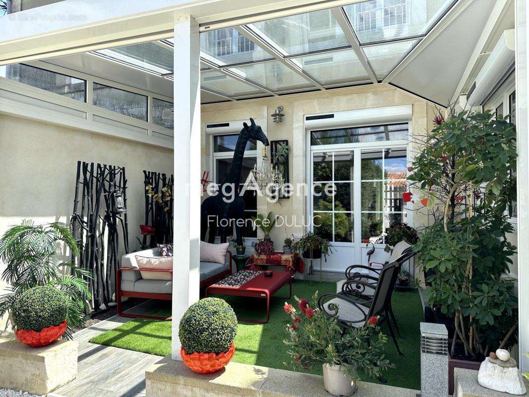Grande maison centre ville avec jardin - photo 4