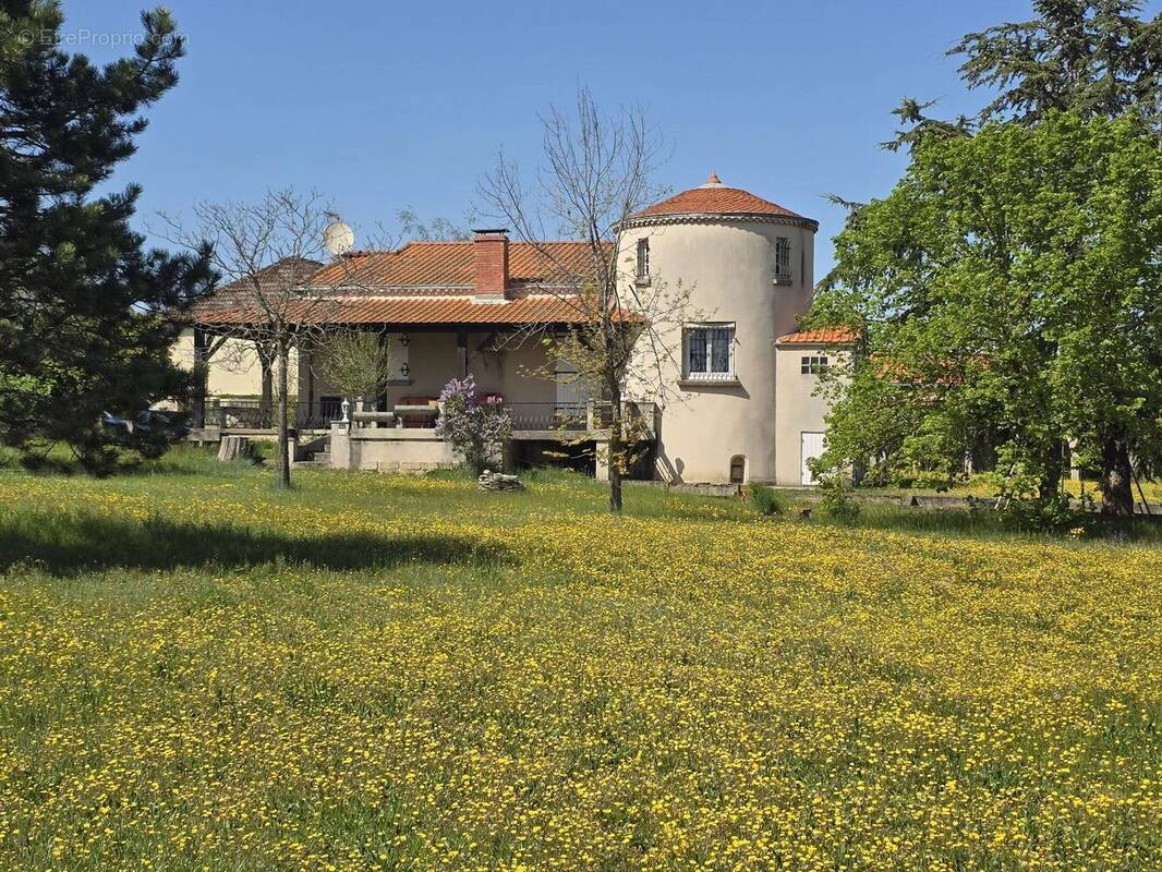 Maison à LE BREUIL-SUR-COUZE
