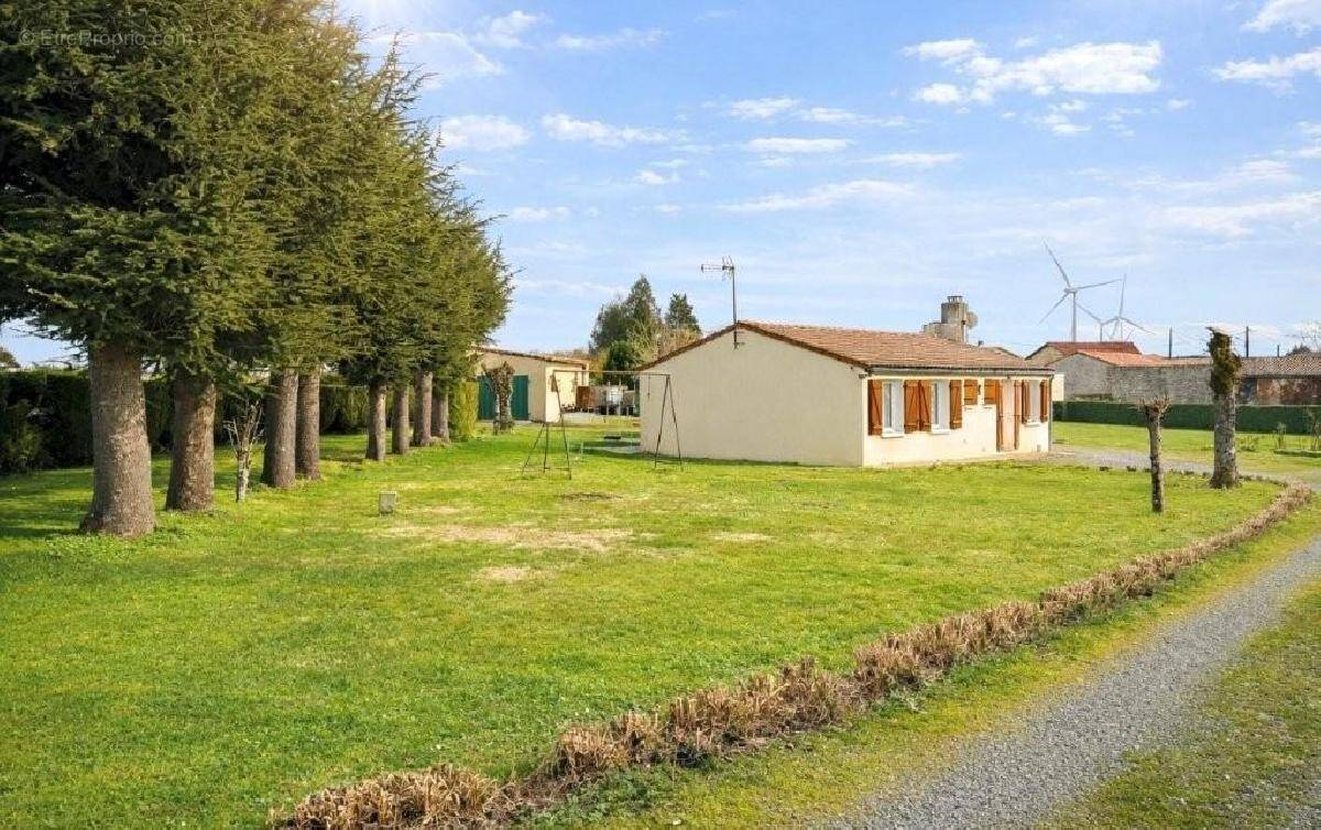 Maison à RUFFEC