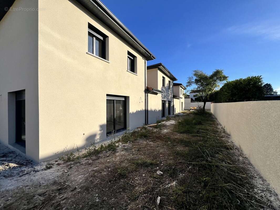 Maison à PONT-DE-CHERUY