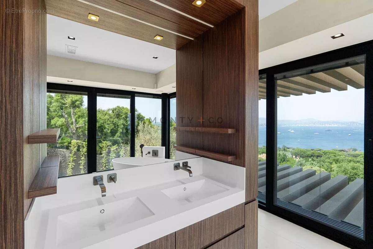 Vue mer à couper le souffle –  Vente propriété contemporaine neuve dans un domaine exclusif aux portes de Saint-Tropez - photo 18