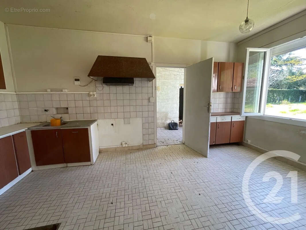Maison 166 m² à Saint-Aigulin  - photo 6